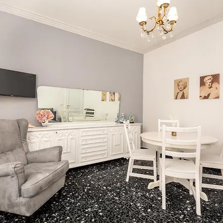 A Spasso Nel Tempo Apartment *